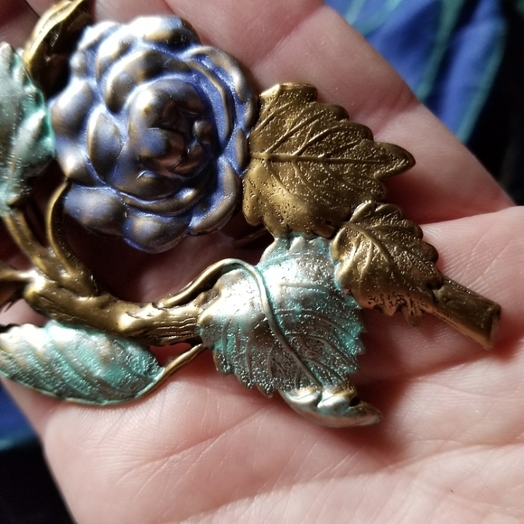 Relisted- - Vintage lavender rose brooch antique gold tone pin - Picture 10 of 10